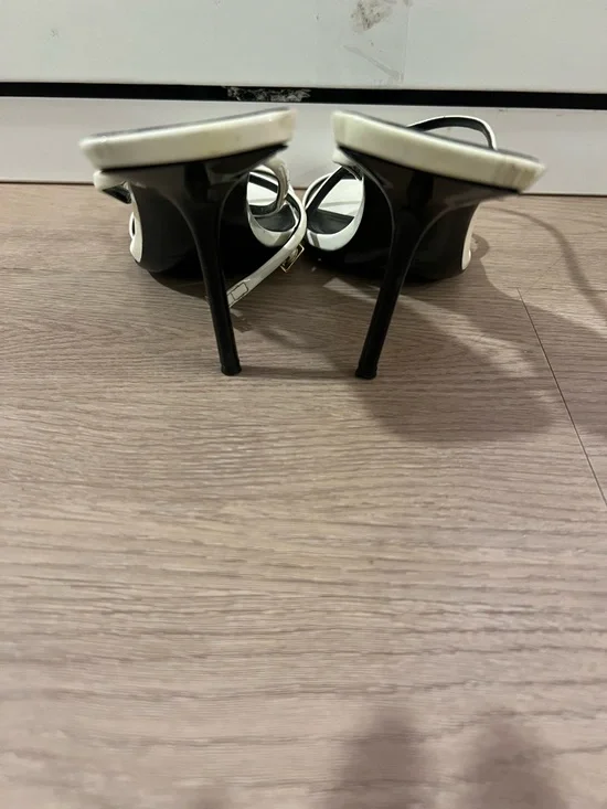 Women’s White Strappy Square-Toe Heeled Sandals - Picture 5 of 5